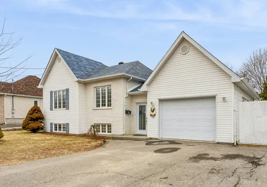 Maison à étages à vendre - 235 Rue Bazinet, Les Coteaux, J7X1N7