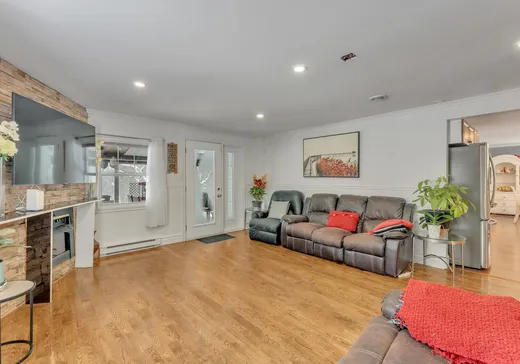 Maison à vendre - 6945 Route 335, Saint-Calixte, J0K 1Z0