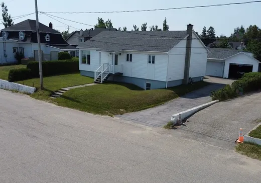 Maison à étages à vendre - 181 Rue des Commissaires, St-Simeon, G0T1X0