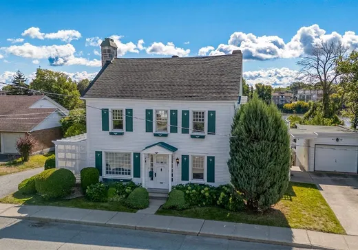 Maison à vendre - 2805 Rue Girouard O., Quartier Notre Dame, J2S 3B7