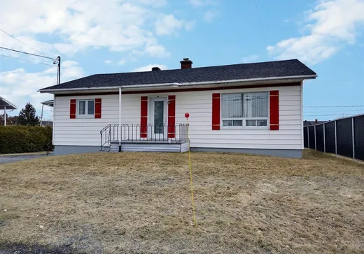 Maison à vendre - 505 27e Rue, Saint-Georges, G5Y 4J7