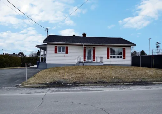 Maison à vendre - 505 27e Rue, Saint-Georges, G5Y 4J7