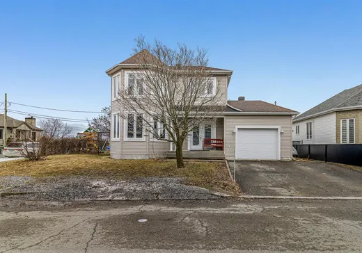 Maison à étages à vendre - 16425 Rue des Peupliers, Saint-Hyacinthe, J2T5B9