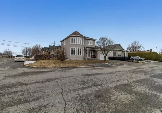 Maison à vendre - 16425 Rue des Peupliers, Saint-Hyacinthe, J2T 5B9