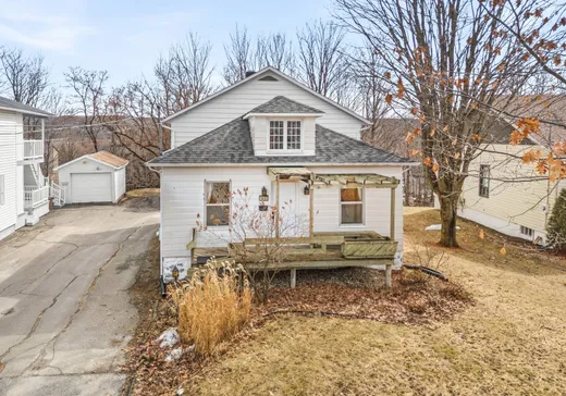 House for sale - 255 Rue Monseigneur-Durand, Coaticook, J1A 1Y1