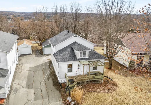 House for sale - 255 Rue Monseigneur-Durand, Coaticook, J1A 1Y1