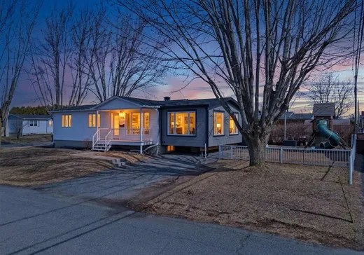 Bungalow for sale - 299 Rue de Venise, Drummondville, J2A1E7