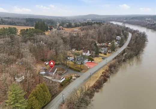 Maison à vendre - 31 Rue Greenlay N., Windsor, J1S 2K1