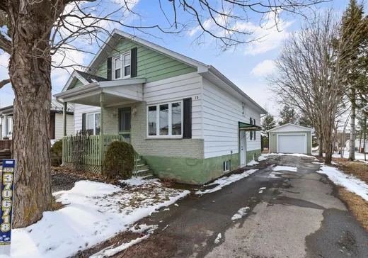 Two or more stories for sale - 10 Rue Kelly, Godmanchester, J0S1H0