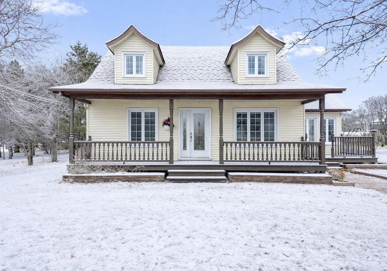 235 Av. Drewitt — photo 1