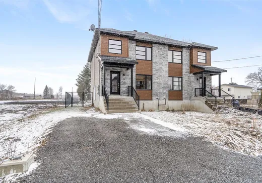 Two or more stories for sale - 14 Rue Daniel-Galipeau, Godmanchester, J0S1H0