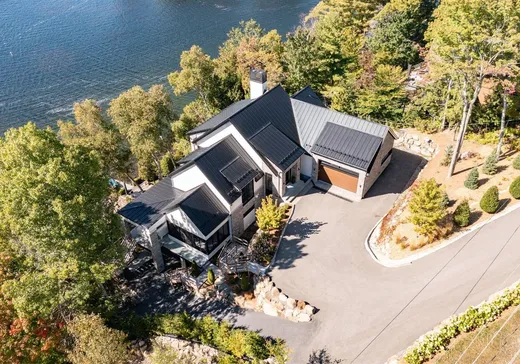 House for sale - 140 Ch. Hunter, St-Hippolyte, J8A 2K9