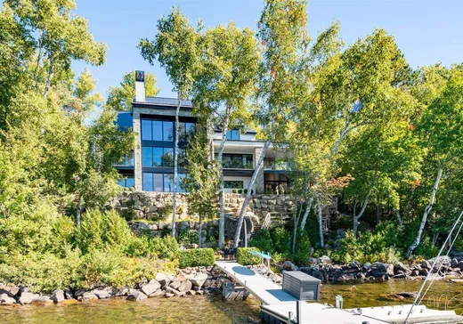 House for sale - 140 Ch. Hunter, St-Hippolyte, J8A 2K9