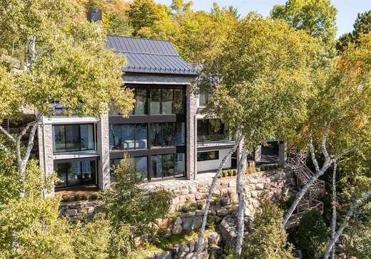 House for sale - 140 Ch. Hunter, St-Hippolyte, J8A 2K9