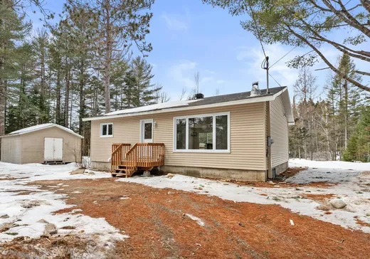 Bungalow à vendre - 200 Av. des Trembles, Chertsey, J0K3K0