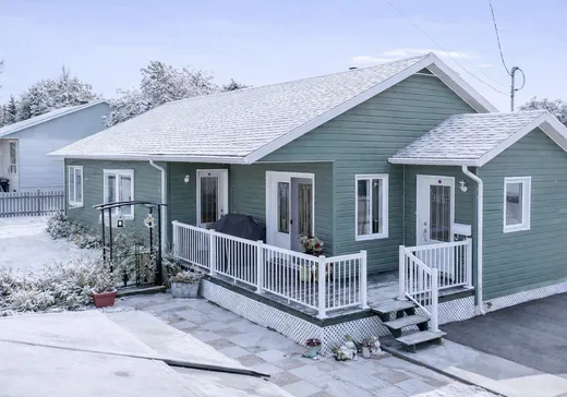 Two or more stories for sale - 1410 Rue St-Thomas, Mont-Joli, G5H2H2