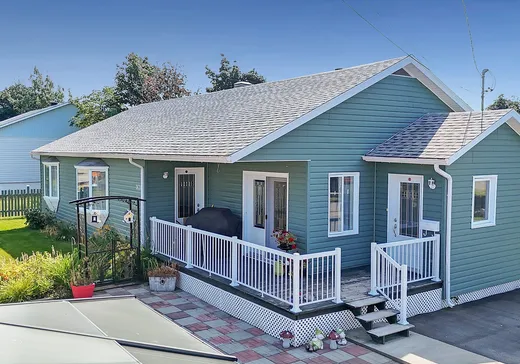 House for sale - 1410 Rue St-Thomas, Mont-Joli, G5H 2H2