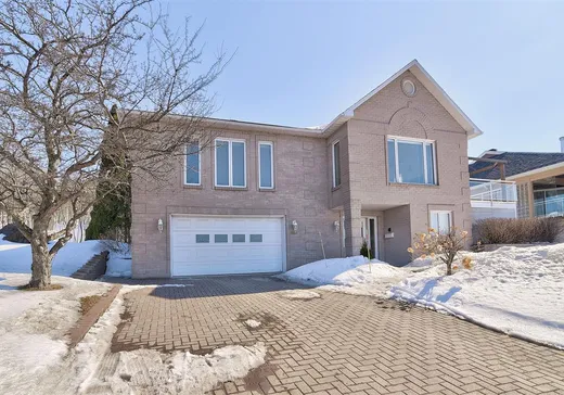 Maison à vendre - 2960 Rue St-Laurent, Lévis, G6V 8P9