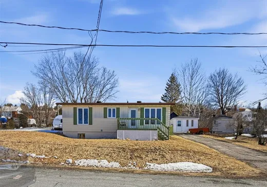 Bungalow for sale - 83 Rue St-Pierre, St-Malachie, G0R4L0