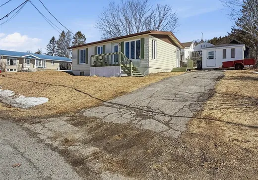 House for sale - 83 Rue St-Pierre, St-Malachie, G0R 4L0