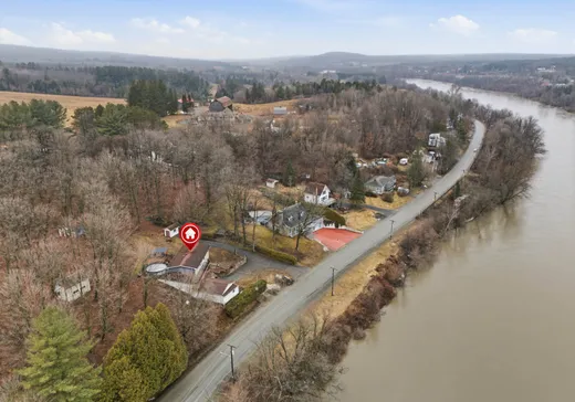 Maison à vendre - 31 Rue Greenlay N., Windsor, J1S 2K1