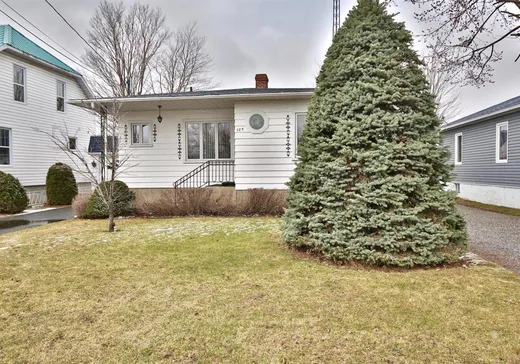 Maison à vendre - 785 Rue Notre-Dame, Acton Vale, J0H 1A0