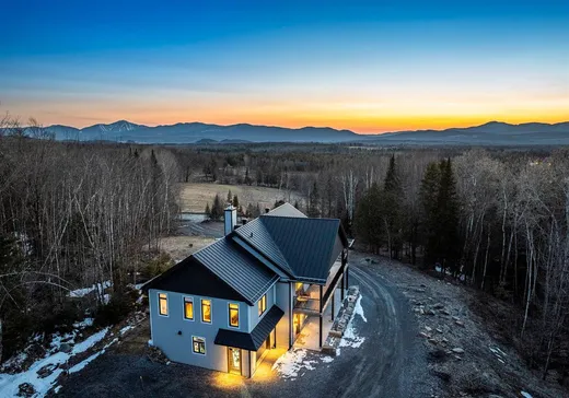 Two or more stories for sale - 100 Ch. Owl's Head, Mansonville, J0E1X0