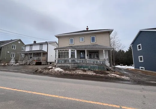 Two or more stories for sale - 180 Rue Deschênes O., Saint-Épiphane, G0L2X0