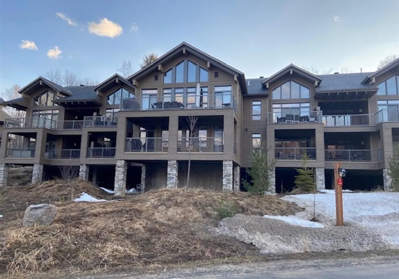 1035 Allée de Verbier, App. 103 — photo 1