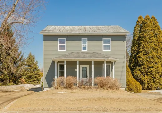 Maison à étages à vendre - 1576 Av. Principale, Saint-Marc-des-Carrières, G0A4B0