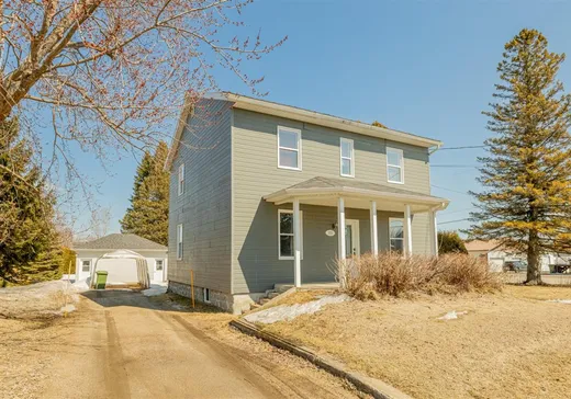 Maison à vendre - 1576 Av. Principale, Saint-Marc-des-Carrières, G0A 4B0