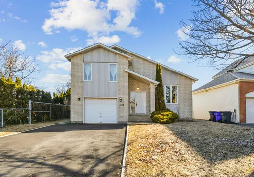 Two or more stories for sale - 1015 Boul. N.-P.-Lapierre, Sainte-Julie, J3E1K8