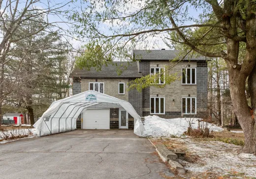 Maison à étages à vendre - 244 Rue Laroche N., Lanoraie, J0K1E0
