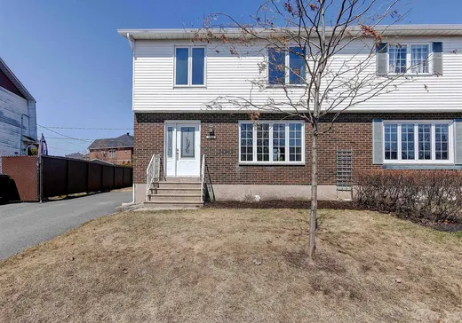 Maison à étages à vendre - 2480 Boul. René-Gaultier, Varennes, J3X1B5