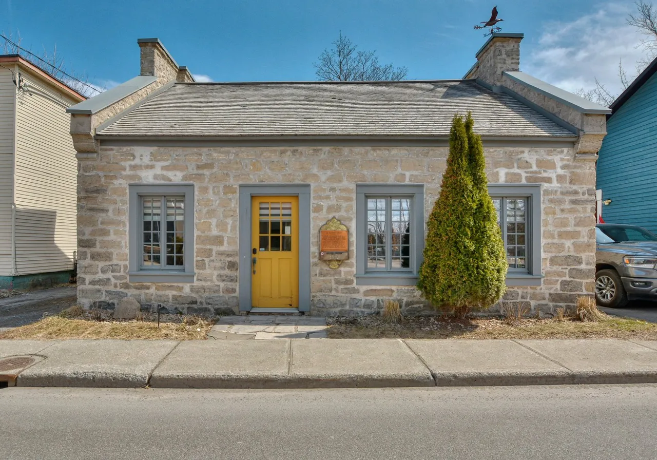 65 Rue St-Louis — photo 1