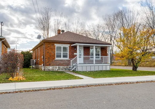 Bungalow à vendre - 2 13e Avenue, Drummondville, J2B2Z5
