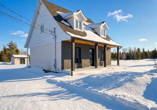 Two or more stories for sale - 113 Rue Vachon, Senneterre, J0Y2M0