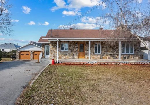 Maison à étages à vendre - 24 3e Avenue, Beauharnois, J6N0G2