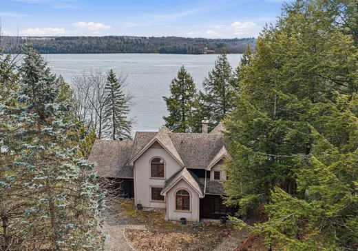 Two or more stories for sale - 560 Ch. Waban-Aki N., Ste-Catherine-De-Hatley, J0B1W0