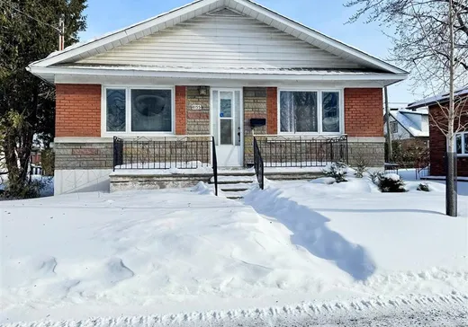 Bungalow à vendre - 8155 Rue de la Croix, Montréal (Saint-Léonard), H1P2V1