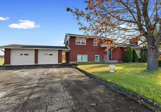 Split-level for sale - 350 Rue Clarendon, Shawville, J0X2Y0
