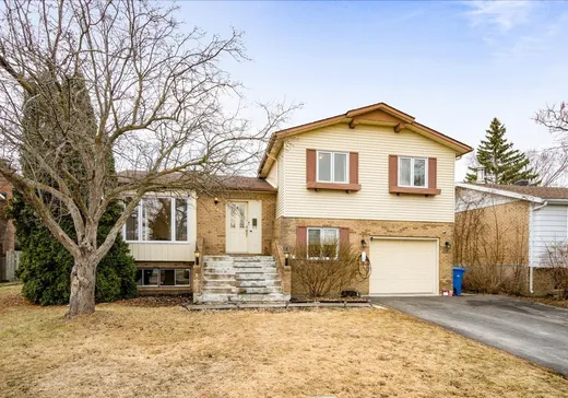 Paliers multiples à vendre - 2945 Boul. Napoléon, Brossard, J4Y2B1