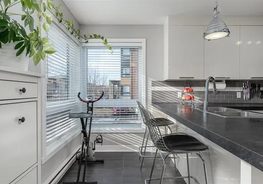 Condo à vendre - 3965 Rue Bernard-Hubert, St-Hubert, J3Y 0R5