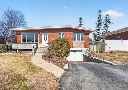 Bungalow à vendre - 8415 Rue Charlemagne, Laval (Saint-François), H7A1H6