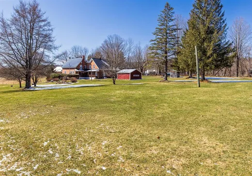 Un étage et demi à vendre - 259 Ch. Draper, Sutton, J0E2K0