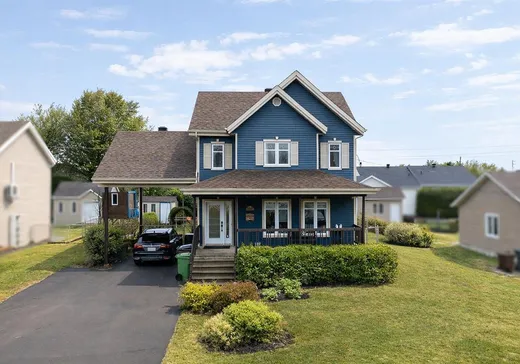 Two or more stories for sale - 368 Rue Basile-Letendre, St-Germain-De-Grantham, J0C1K0