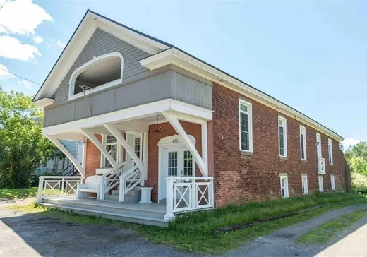 Maison à étages à vendre - 150 Ch. de Foster, Lac-Brome, J0E1R0