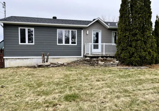 Maison à étages à vendre - 14 Rue Labrosse, Saint-Jean-sur-Richelieu, J2W2W2