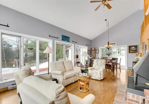 Maison à vendre - 20 Ch. des Couleurs, Saint-Sauveur, J0R 1R2