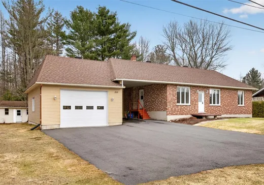 Bungalow for sale - 213 Route 261, Daveluyville, G0Z1C0